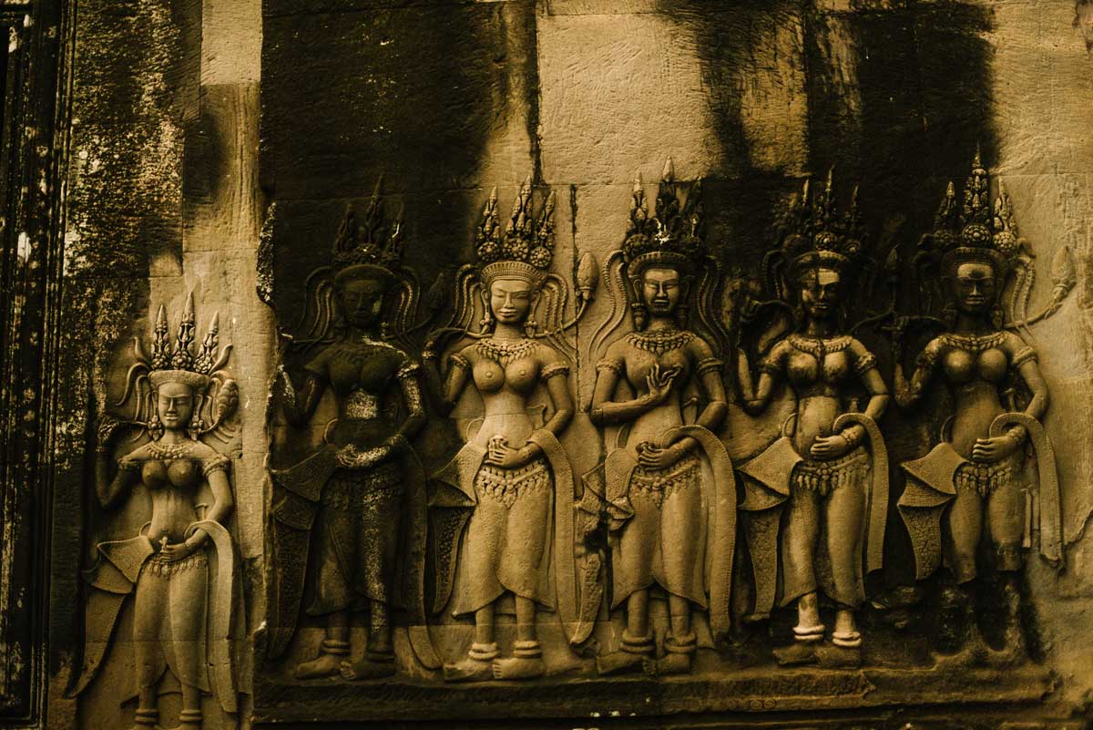 facade of old building with ornamented women 2026 03 25 05 22 33 utc
