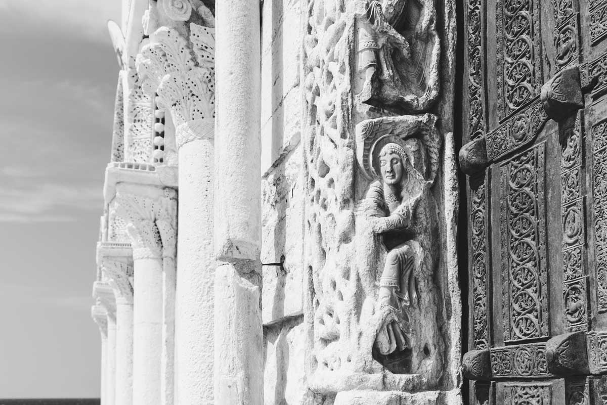 trani details in black and white sea and religio 2026 03 25 22 58 46 utc