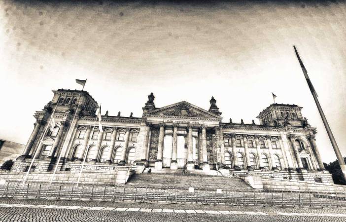 reichstag-building-in-berlin-at-night-germany-2026-01-11-09-15-01-utc
