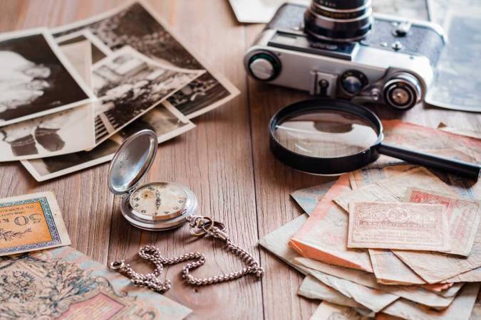 a-watch-on-a-chain-aged-ruble-bills-a-film-camer-2026-01-08-22-33-10-utc