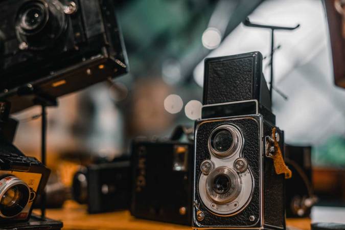 clean-old-cameras-worn-by-the-passing-of-the-years-2026-01-07-00-38-59-utc