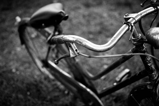 greyscale-closeup-shot-of-an-old-bicycle-with-a-bl-2026-01-08-00-22-20-utc