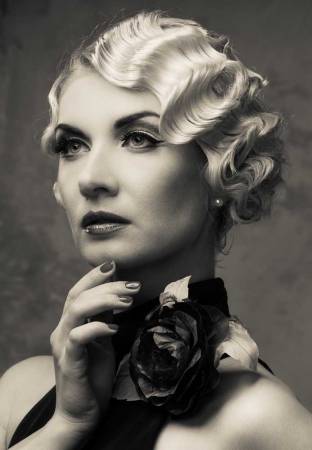 monochrome-portrait-of-elegant-blond-retro-woman-i-2026-01-09-13-35-02-utc