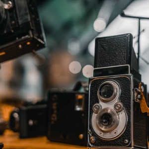 clean-old-cameras-worn-by-the-passing-of-the-years-2026-01-07-00-38-59-utc