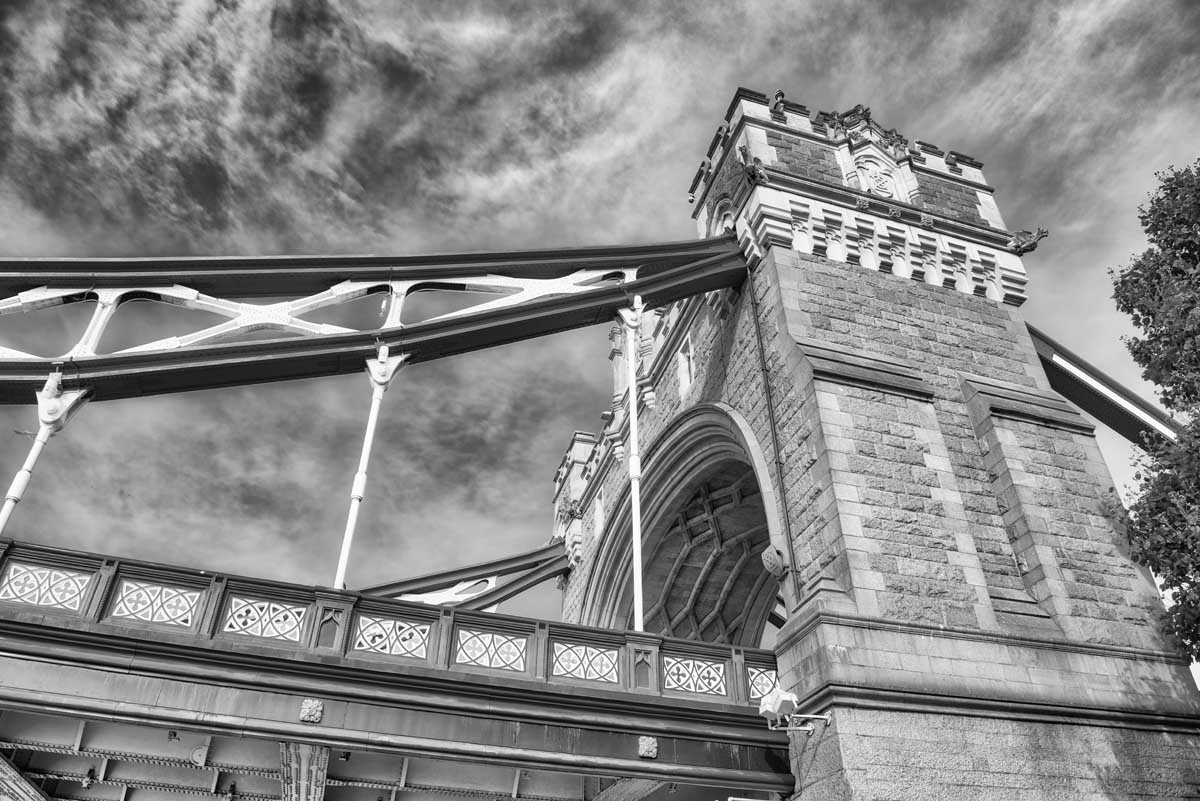 the-tower-bridge-on-a-beautiful-sunny-day-london-2026-03-26-07-56-48-utc
