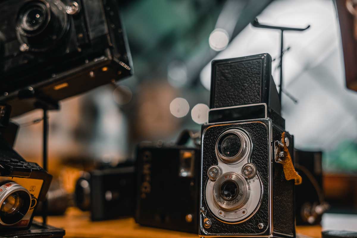 clean-old-cameras-worn-by-the-passing-of-the-years-2026-01-07-00-38-59-utc